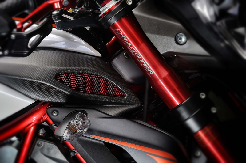 Illustration for article titled 2016 MV Agusta Brutale 800 And Lewis Hamilton Dragster RR: Small Changes And More Bling
